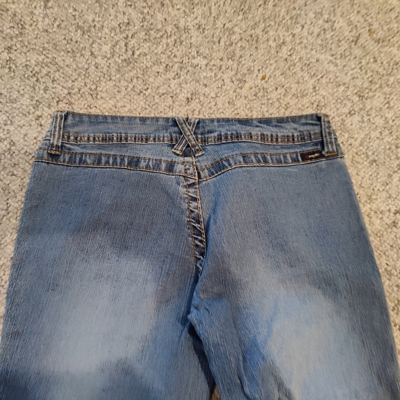 Angel Capri button down jeans. Adorable! - Picture 3 of 5